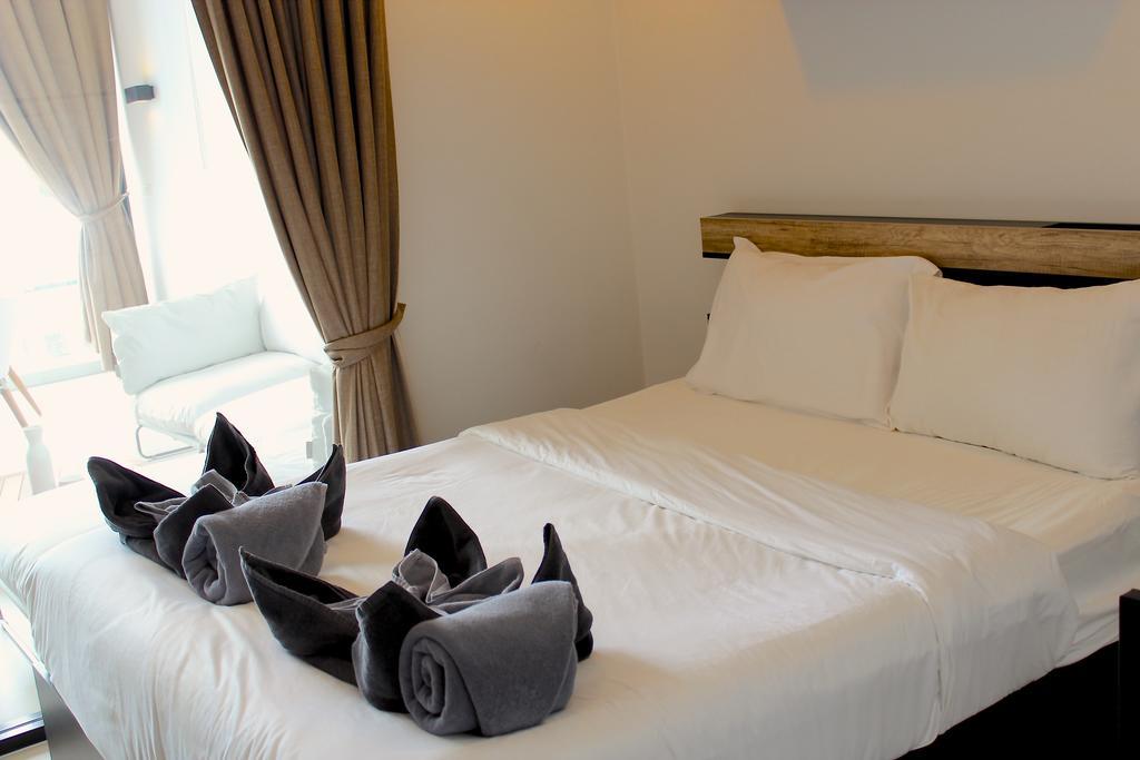 Appartamento Little Paris Phuket Esterno foto