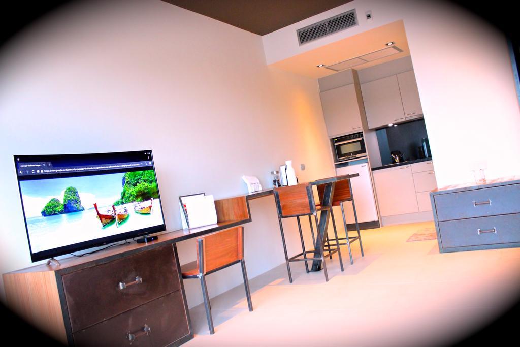 Appartamento Little Paris Phuket Esterno foto