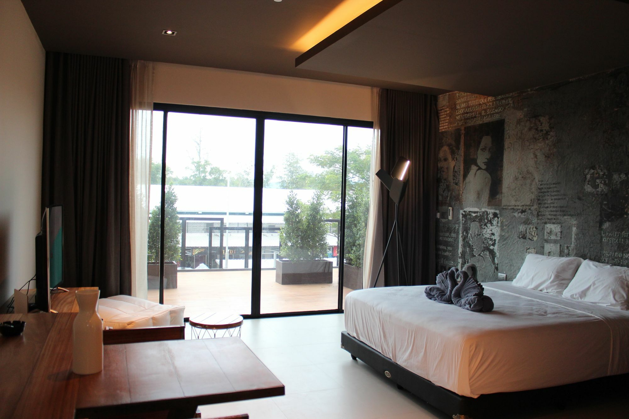 Appartamento Little Paris Phuket Esterno foto
