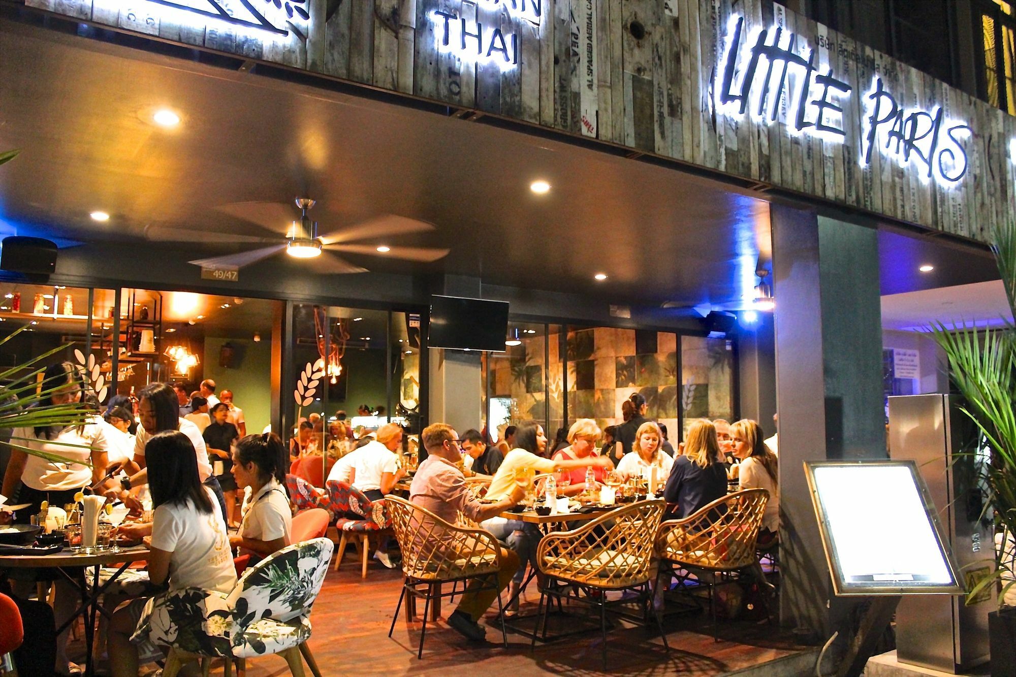 Appartamento Little Paris Phuket Esterno foto